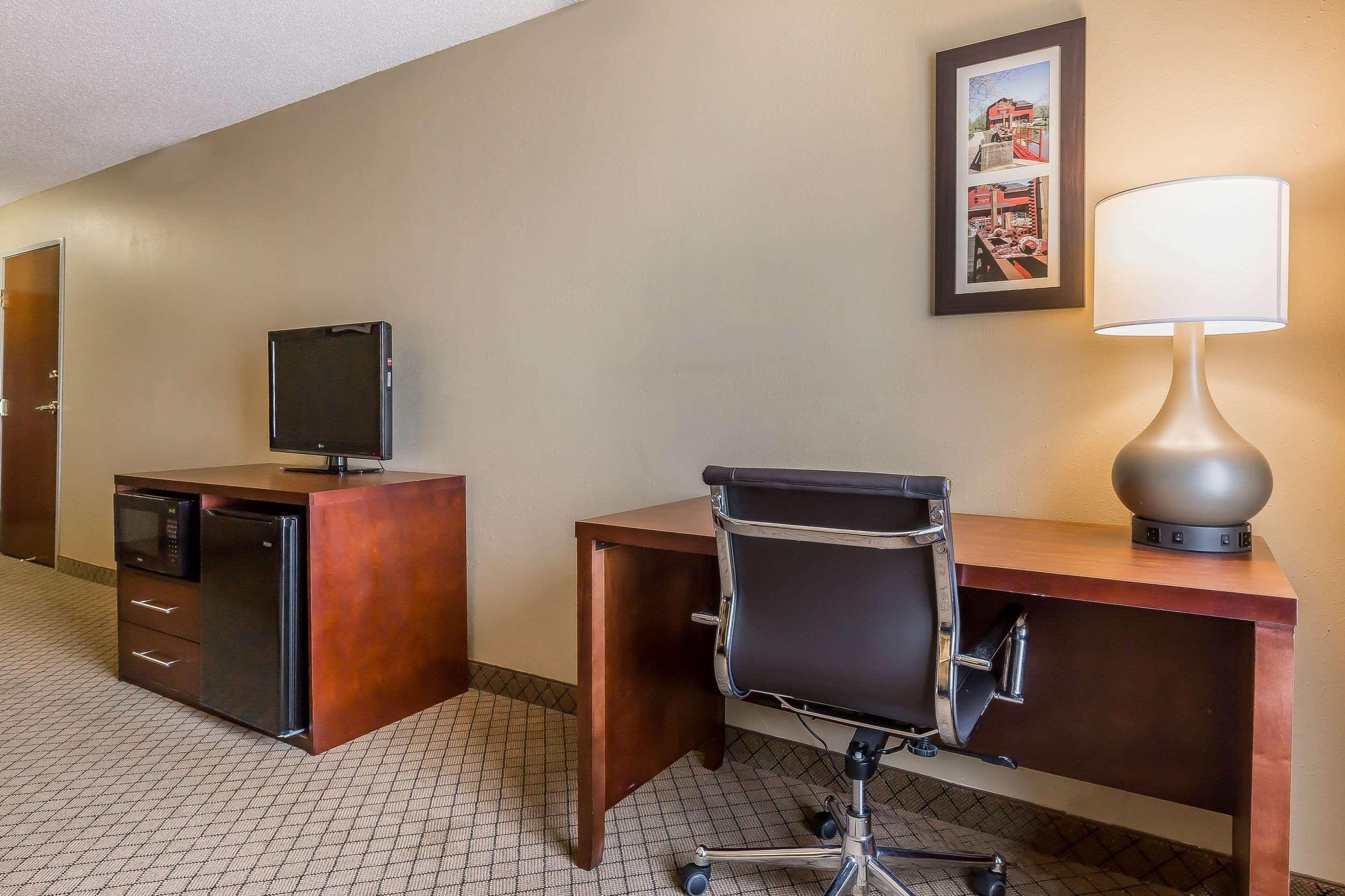 Comfort Inn & Suites Mishawaka-Саут Бенд Екстериор снимка