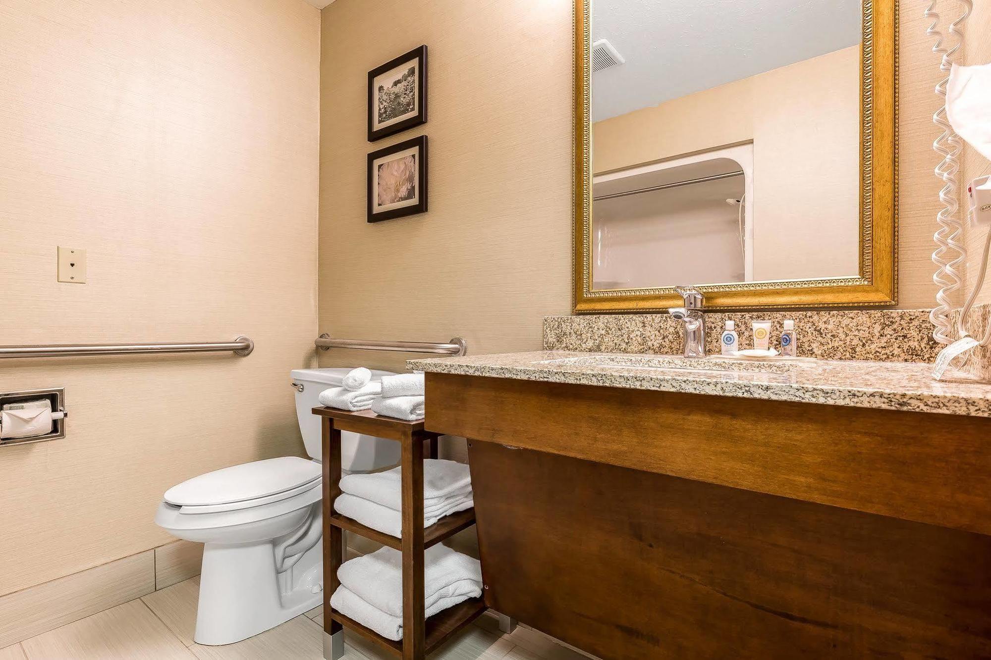 Comfort Inn & Suites Mishawaka-Саут Бенд Екстериор снимка